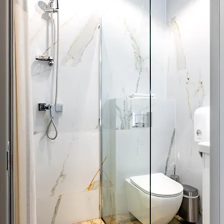 Luna Self Check-in Hotel