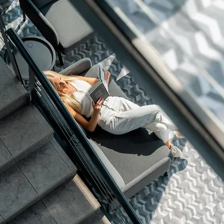 Luna Self Check-in 3*