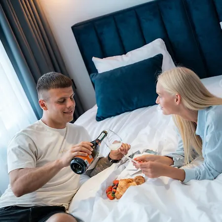 Luna Self Check-in Hotel