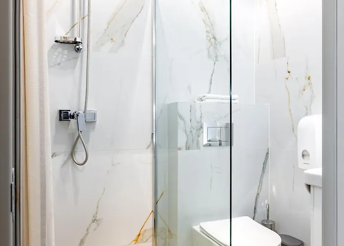 Luna Self Check-in Hotel