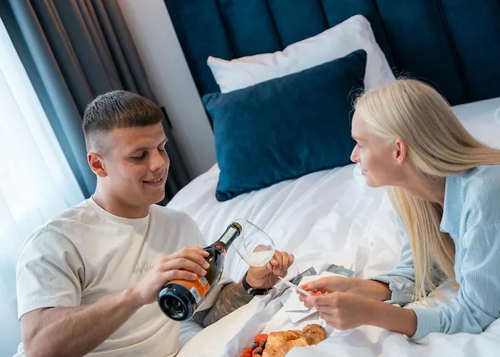 Luna Self Check-in Hotel