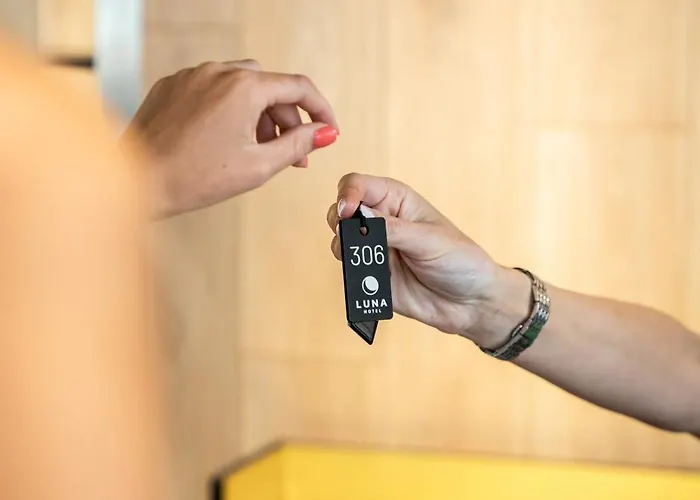 Luna Self Check-in Hotel